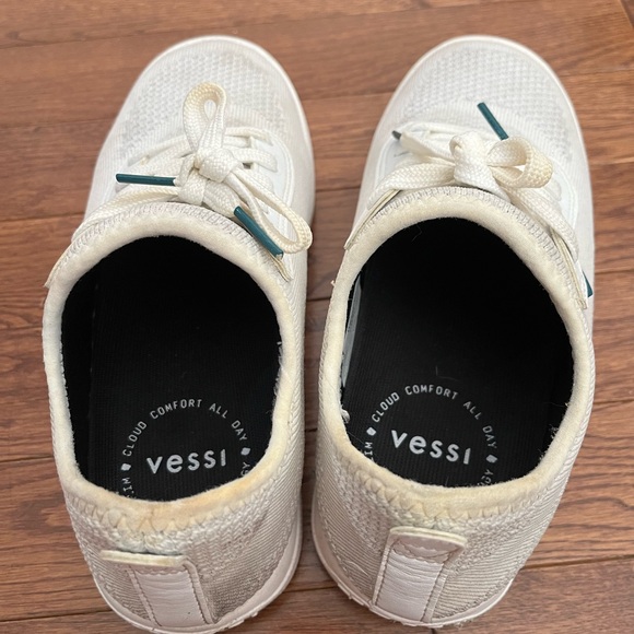 White womens Vessi Weekend sneakers size 5 - Picture 6 of 6